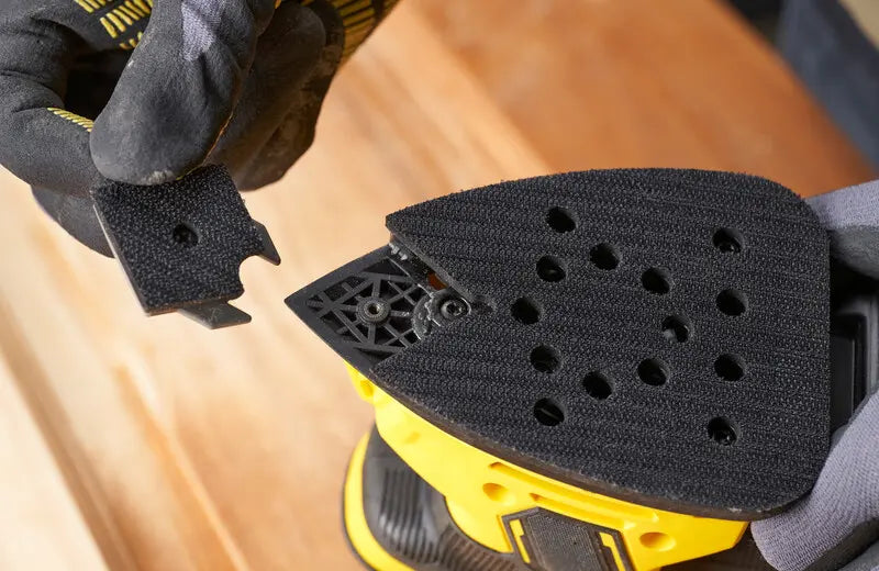 Stanley SFMEW210S-QS – Levigatrice orbitale compatta a delta 210W
