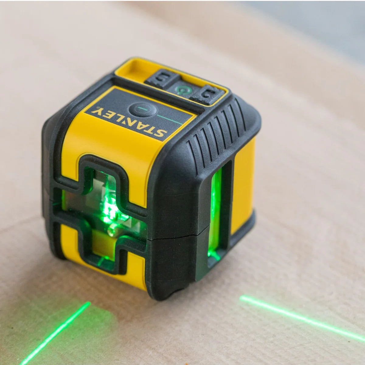 Stanley STHT77592-1 - Livella laser tracciatore CROSS 90 - raggio verde