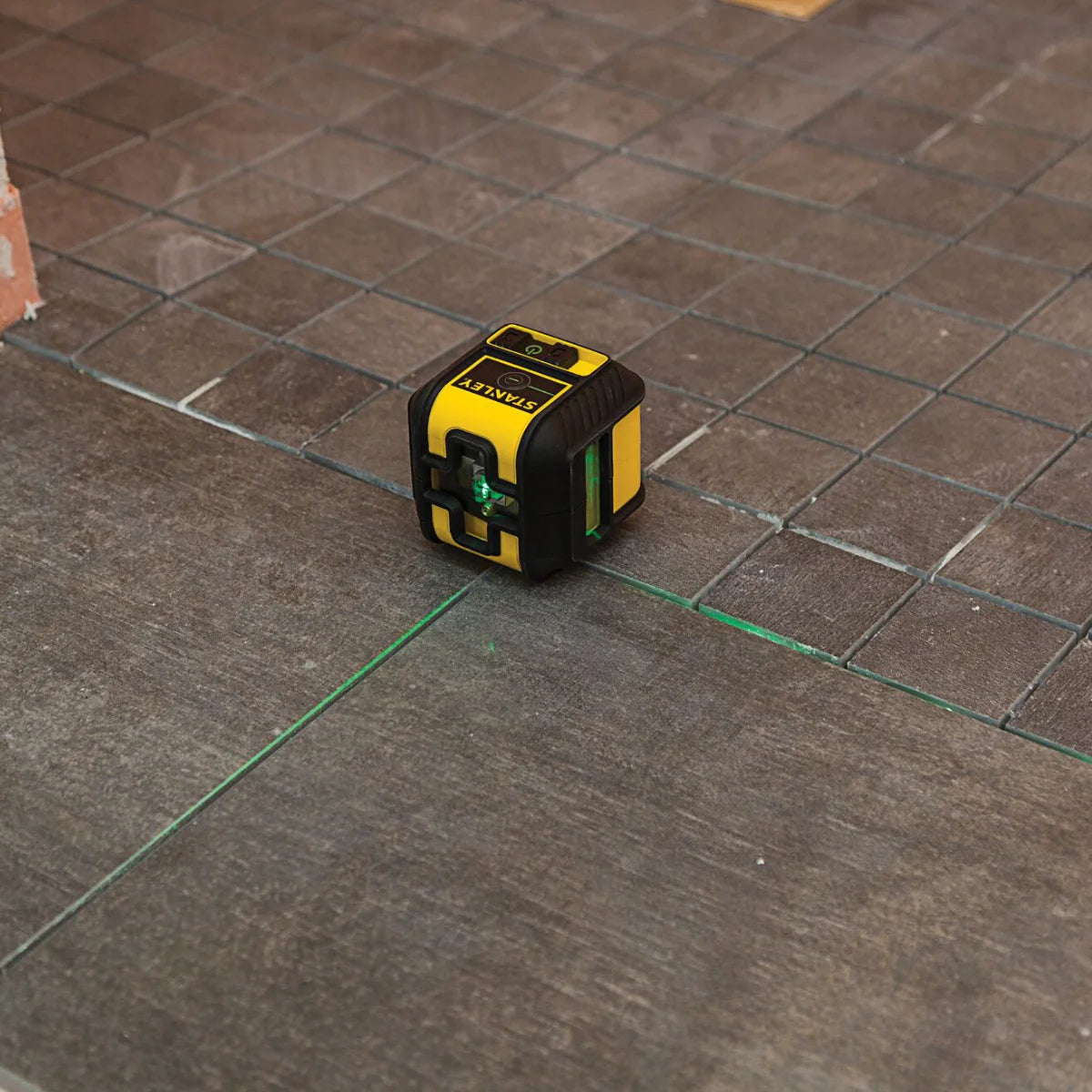 Stanley STHT77592-1 - Livella laser tracciatore CROSS 90 - raggio verde
