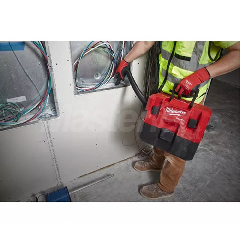 Milwaukee M12 FVCL-0 - Aspiratore liquidi/solidi a batteria 12V FUEL - solo corpo macchina utilizzo 