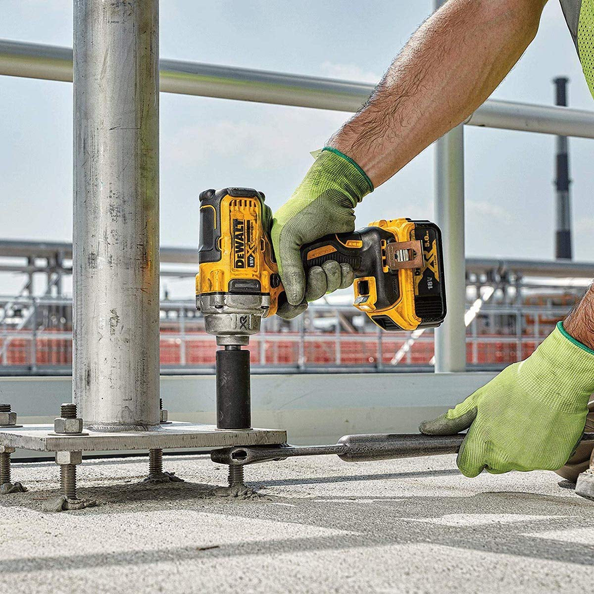 Avvitatore ad impulsi 1/2" 18V  Dewalt DCF894
