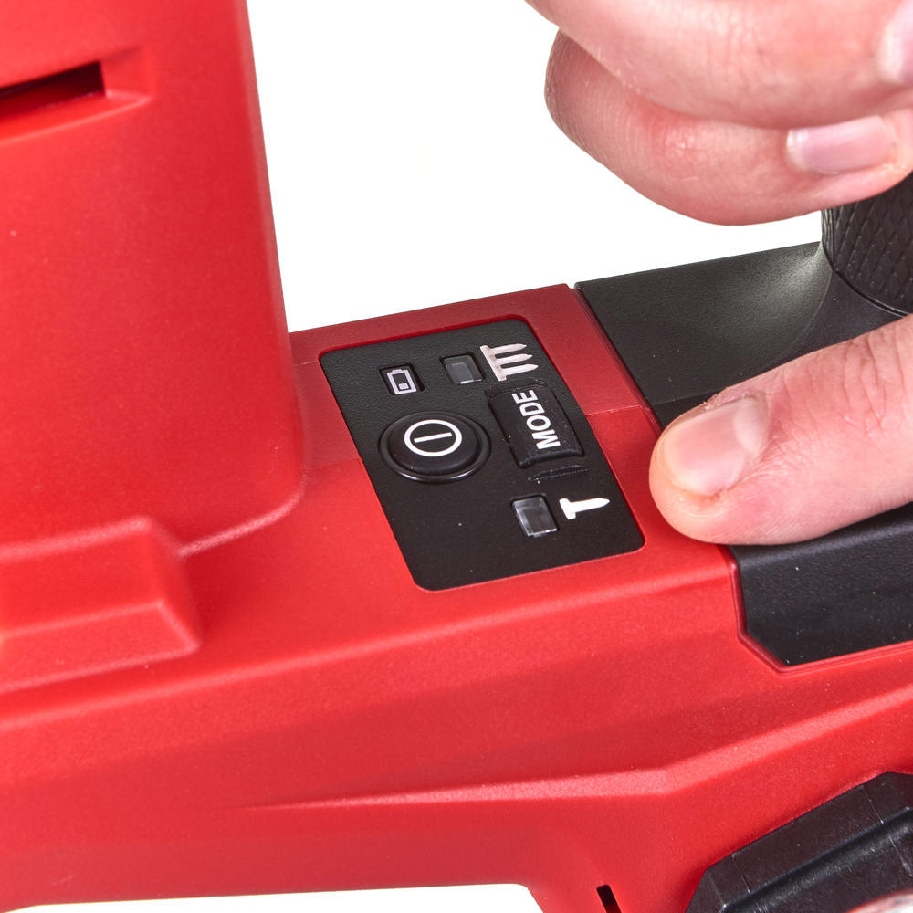 MILWAUKEE M18 FN18GS-202X GROPPINATRICE CHIODATRICE A BATTERIA 18 GA - 2X2AH