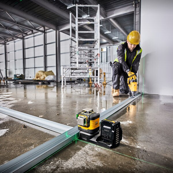 Dewalt DCE089D1G18-QW - Tracciatore Laser 3 x 360° raggio verde 18/12V XR - 1 X 2Ah
