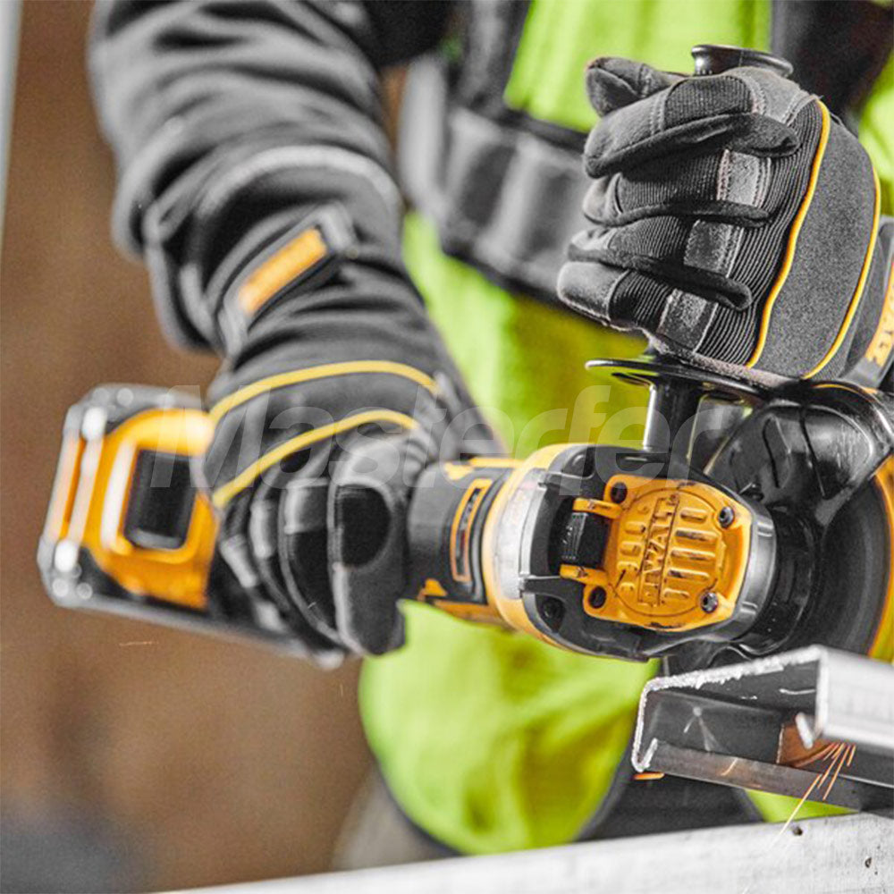 Dewalt DCG409NT IN UTILIZZO