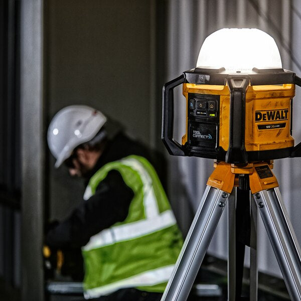 Dewalt DCL074-XJ - Faro LED con fascio di luce a 360° XR 18V (senza batterie e caricbatteria)