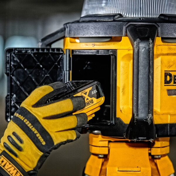 Dewalt DCL074-XJ - Faro LED con fascio di luce a 360° XR 18V (senza batterie e caricbatteria)