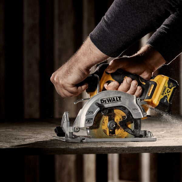 Dewalt DCS512P2-QW - Sega circolare a batteria 12V, disco 140 MM - 2 x 2Ah in valigetta