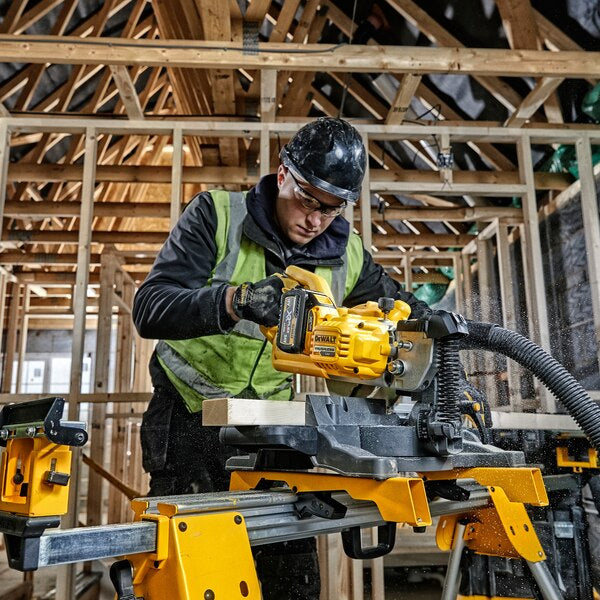 Dewalt DCS777T2-QW - Troncatrice 216mm XR FLEXVOLT 54V 6.0Ah BRUSHLESS
