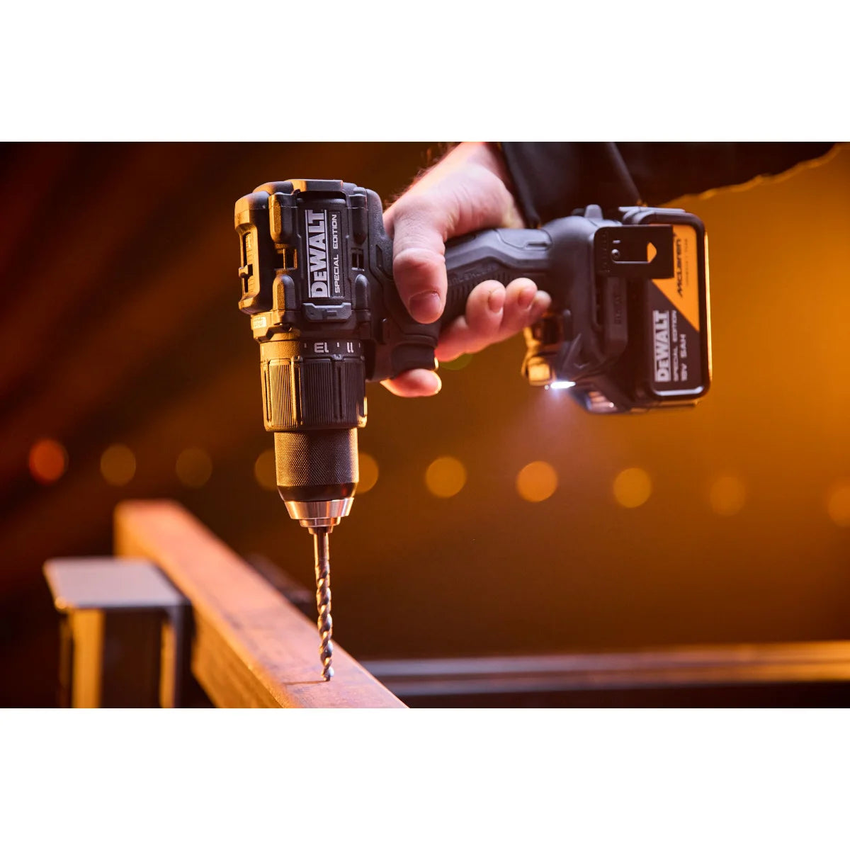 Dewalt DCD86MP2KT-QW McLaren - Trapano avvitatore con percussione + kit flessometro e inserti - 2 batterie da 5Ah 18V