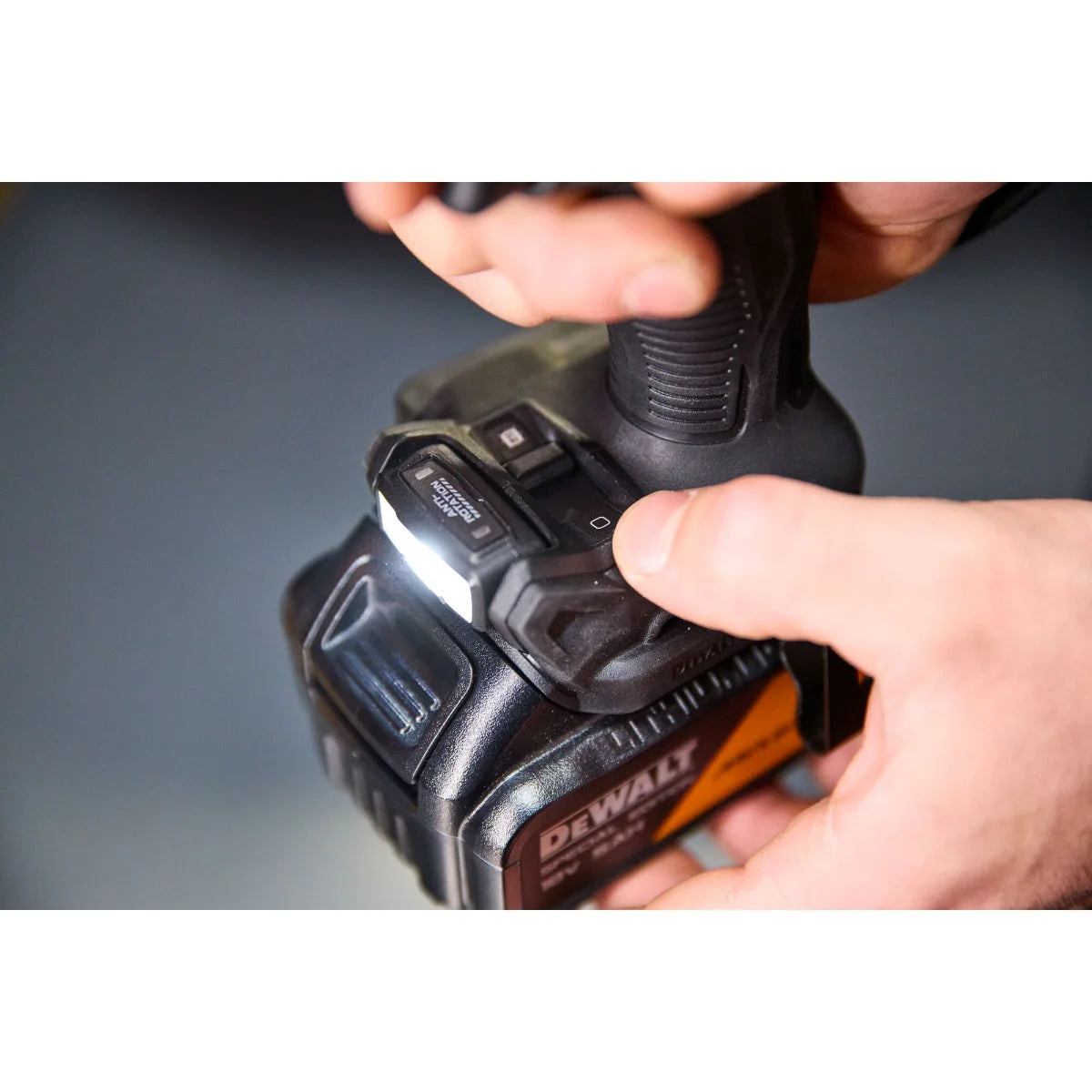 Dewalt DCD86MP2T-QW McLaren - Trapano avvitatore con percussione - 2 batterie da 5Ah 18V