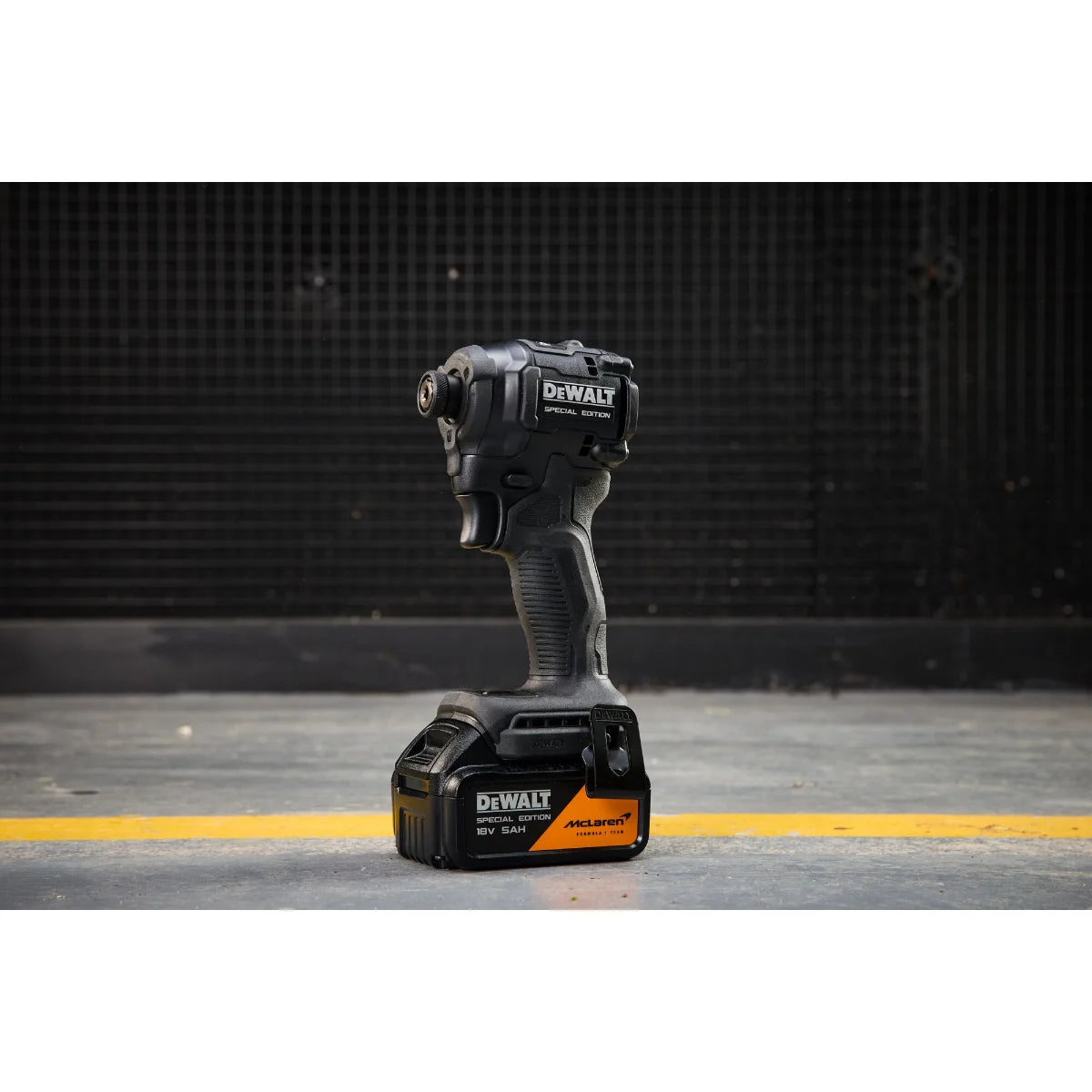 Dewalt DCF86MP2T-QW McLaren - Avvitatore ad impulsi 1/4'' 18V XR, 2 x 5Ah