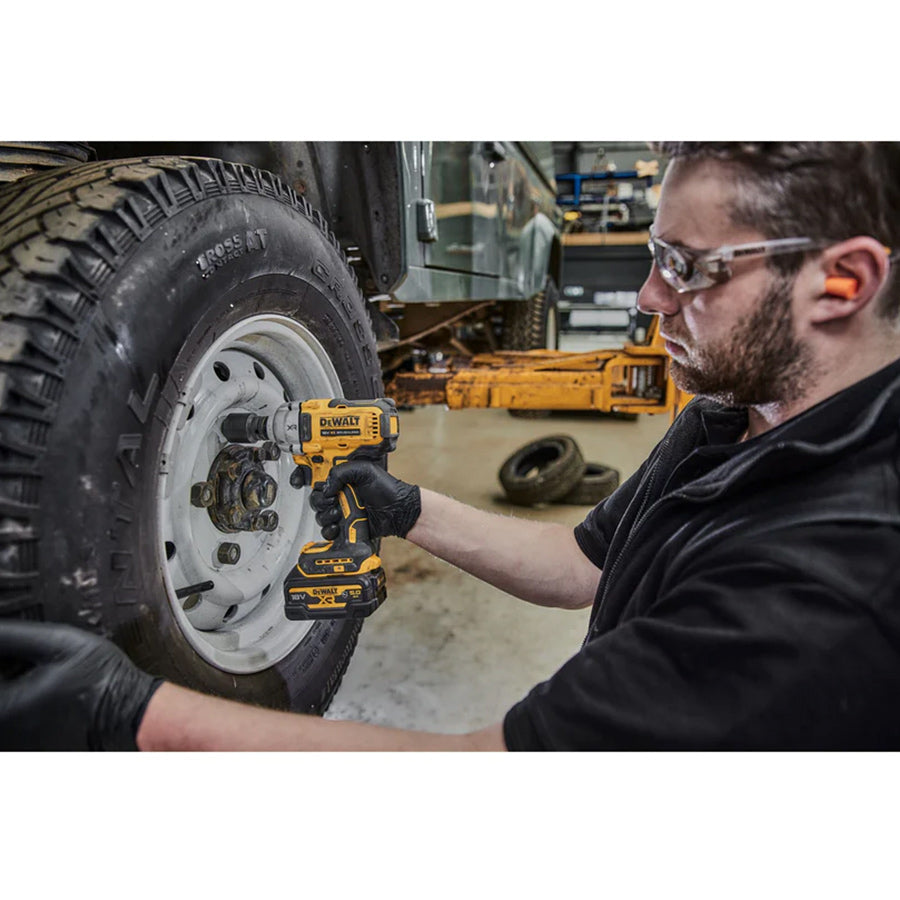 Dewalt DCF891P2G-QW - Avvitatore a impulsi da 1/2" 18V - 1084Nm - 2 x 5 Ah in termoformato