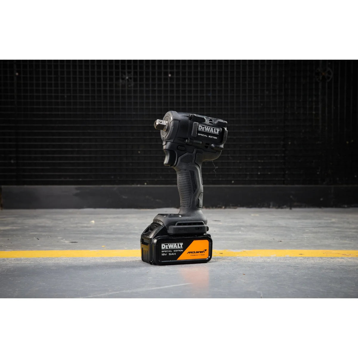 Dewalt DCF92MP2T-QW McLaren - Avvitatore ad impulsi 1/2'' 18V XR, 2 x 5Ah
