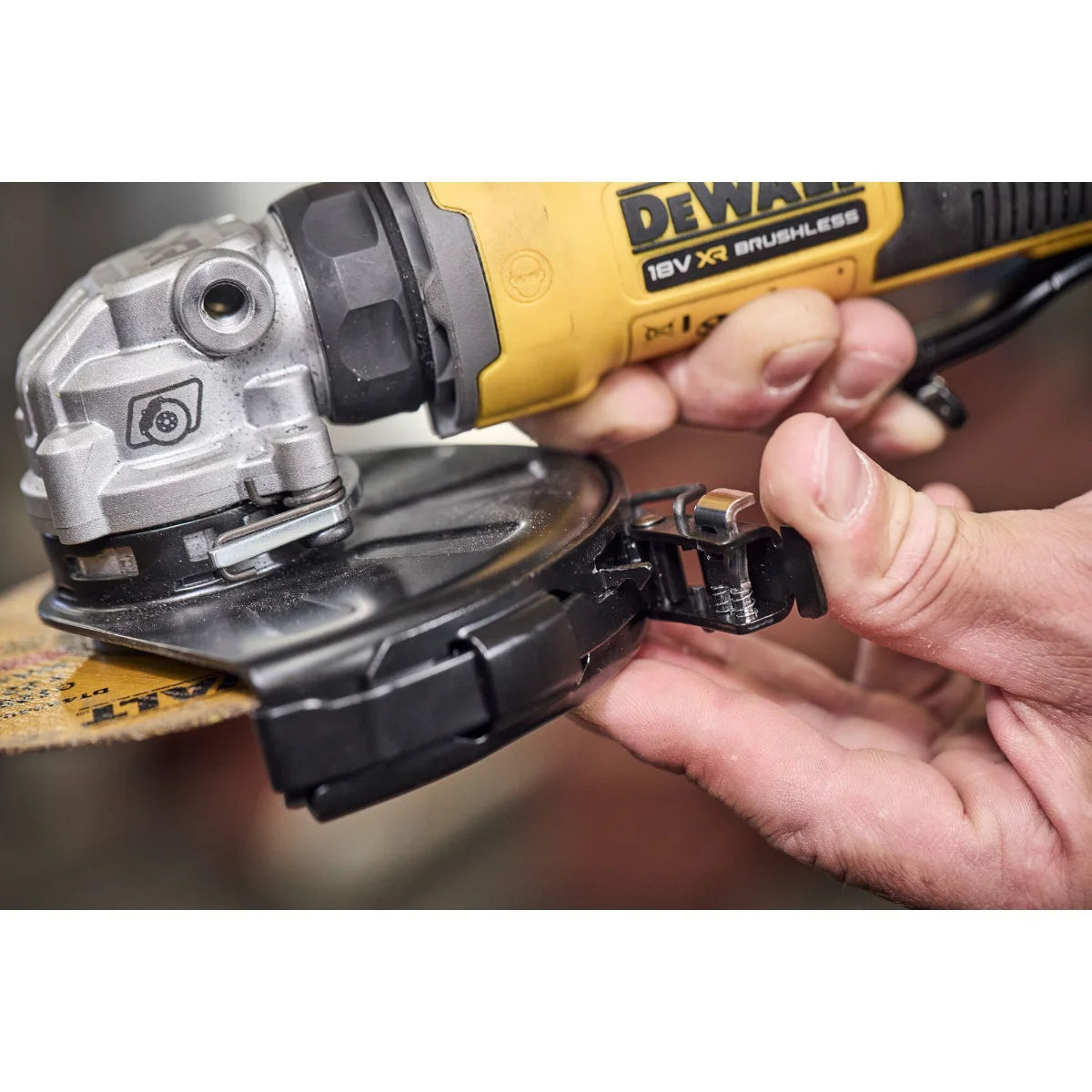 Dewalt DCG404NT-XJ - Smerigliatrice angolare compatta 125mm, a batteria 18V, solo corpo