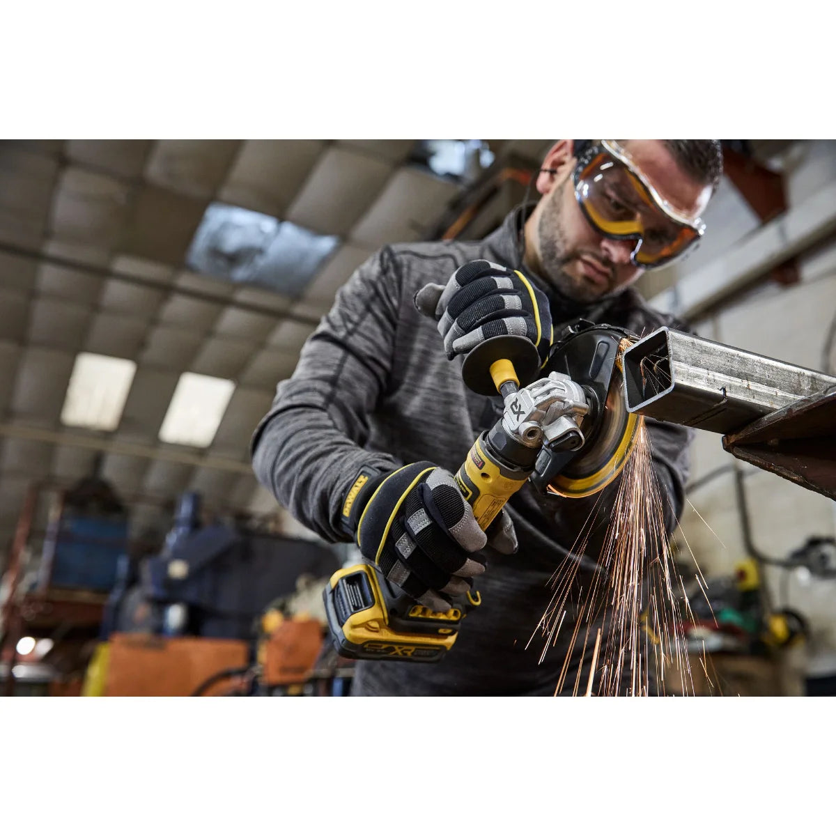 Dewalt DCG404NT-XJ - Smerigliatrice angolare compatta 125mm, a batteria 18V, solo corpo