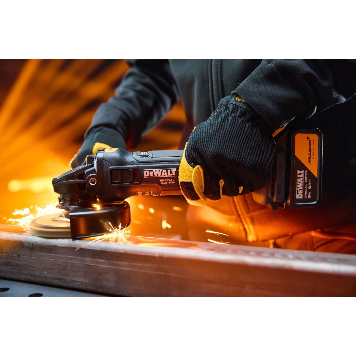 Kit Dewalt McLaren DCK2223MP2T-QW, trapano con percussione + smerigliatrice 18V, 2 x 5Ah