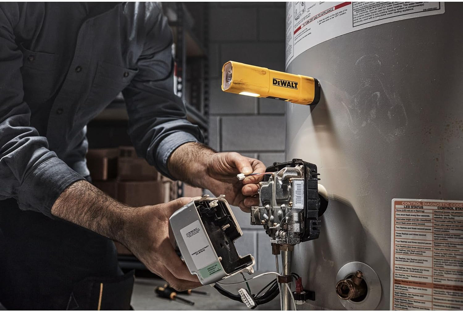Dewalt DCL183 - Torcia led magnetica ricaricabile USB 