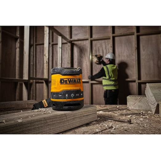 Dewalt DCR009 - Altoparlante Bluetooth, da 53 mm, potenza 5 W, porta di ricarica USB 