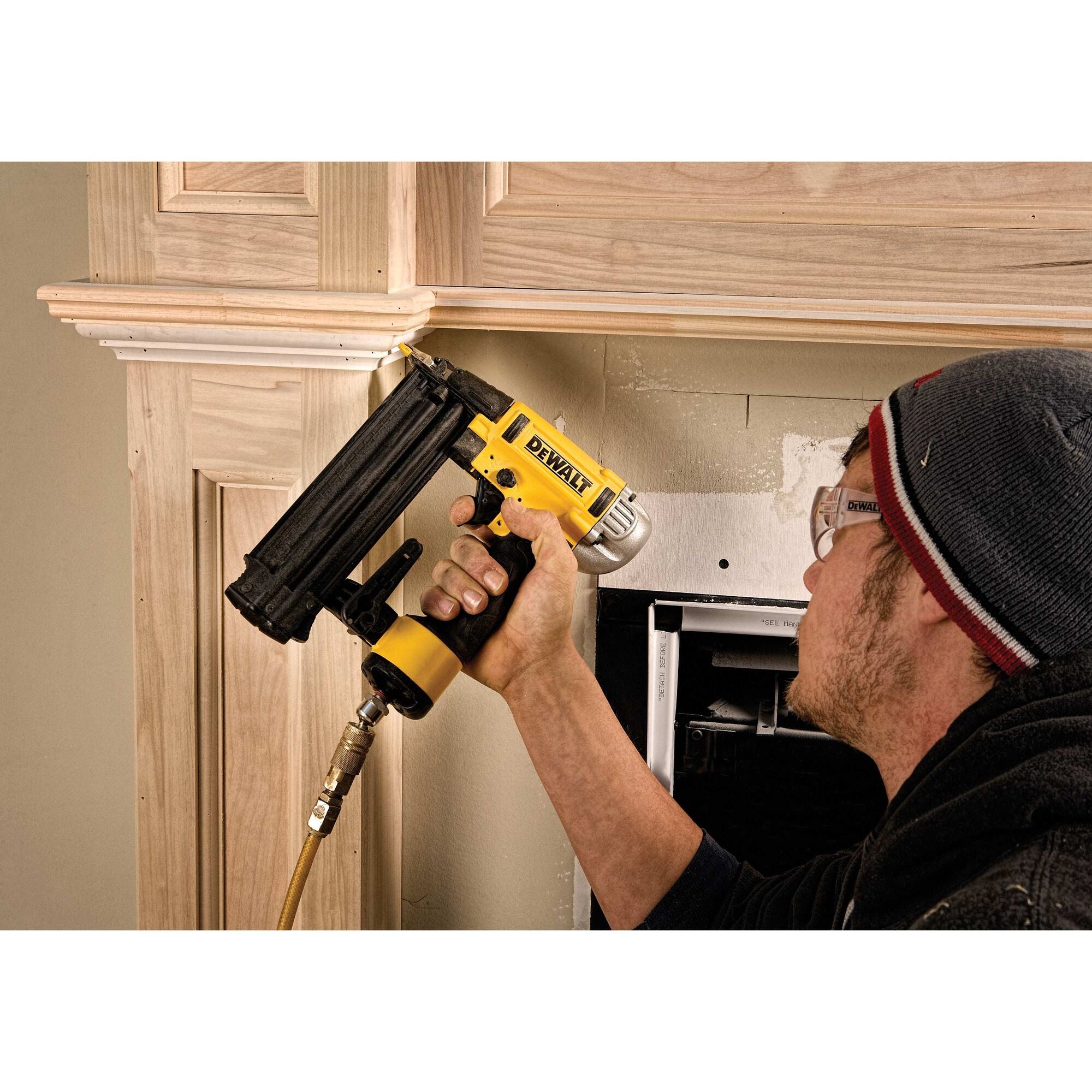 Dewalt DPN1850PP-XJ - Groppinatrice chiodatrice pneumatica 18G per groppini da 15 a 50 mm