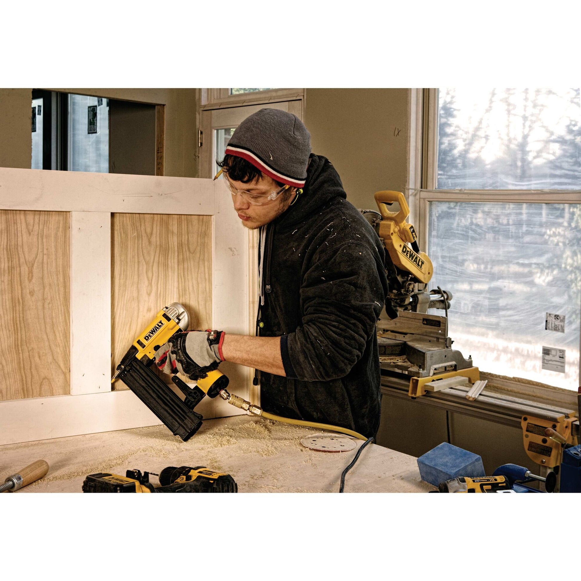 Dewalt DPN1850PP-XJ - Groppinatrice chiodatrice pneumatica 18G per groppini da 15 a 50 mm