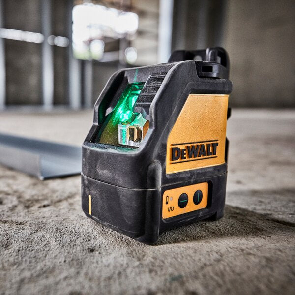 Dewalt Dewalt DW088CG-XJ - Tracciatore/livella laser a 3 linee autolivellante - raggio verde