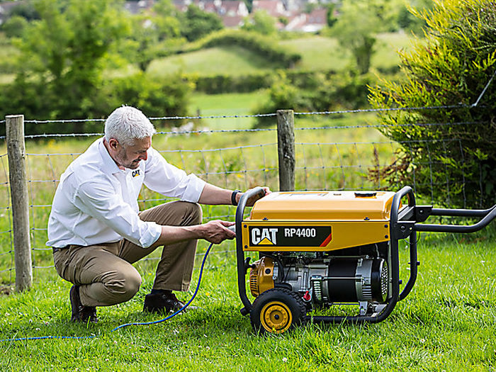 Cat RP4400 - Generatore di corrente 4,4 KW monofase a benzina carrellato