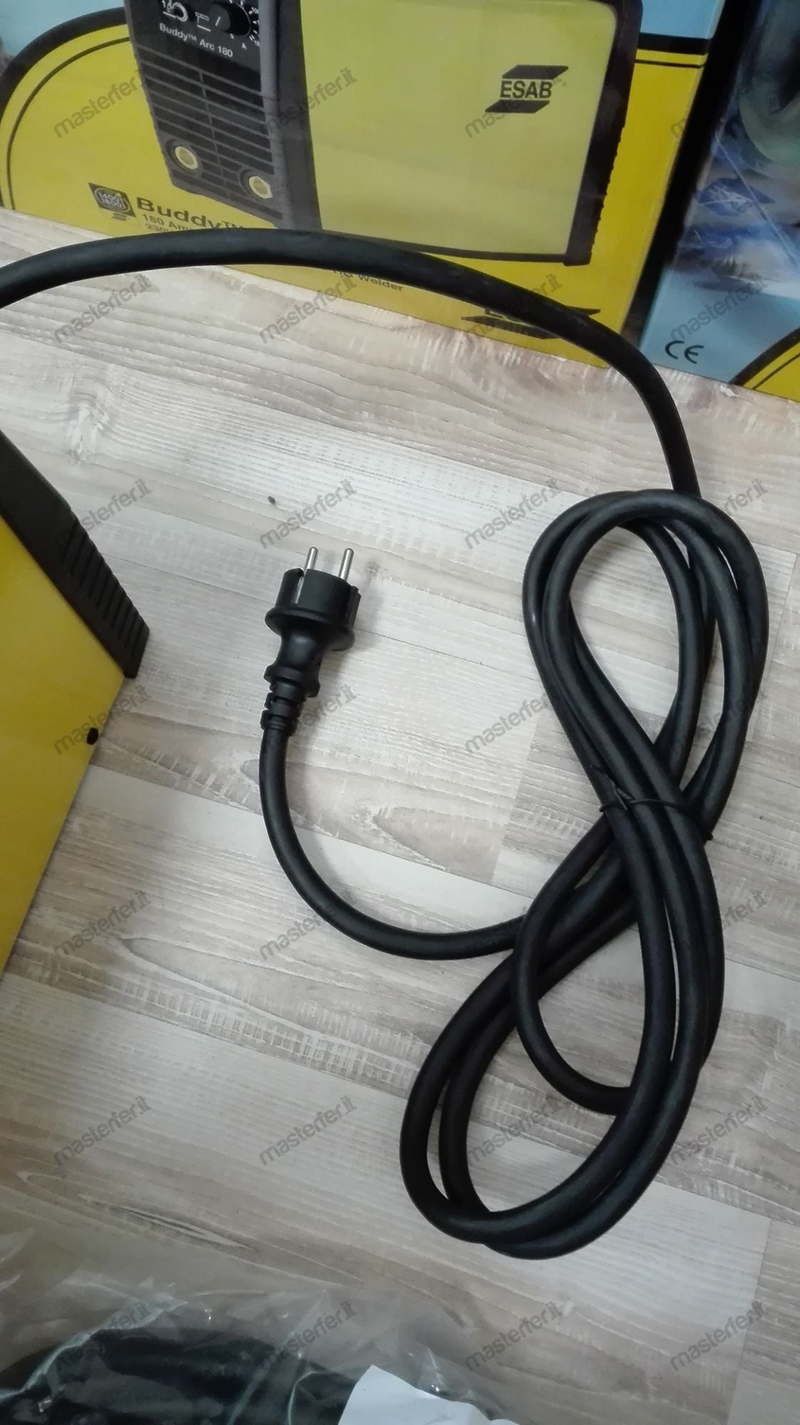 Saldatrice inverter TIG - Esab Buddy Tig 160 (160 A) completa di torcia TIG e pinza portaelettrodo
