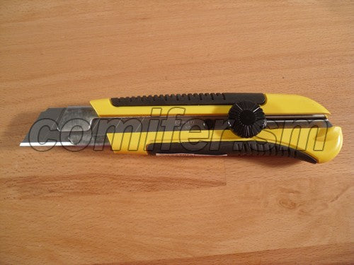 Cutter taglierino Stanley Dynagrip 10-425 (25mm)