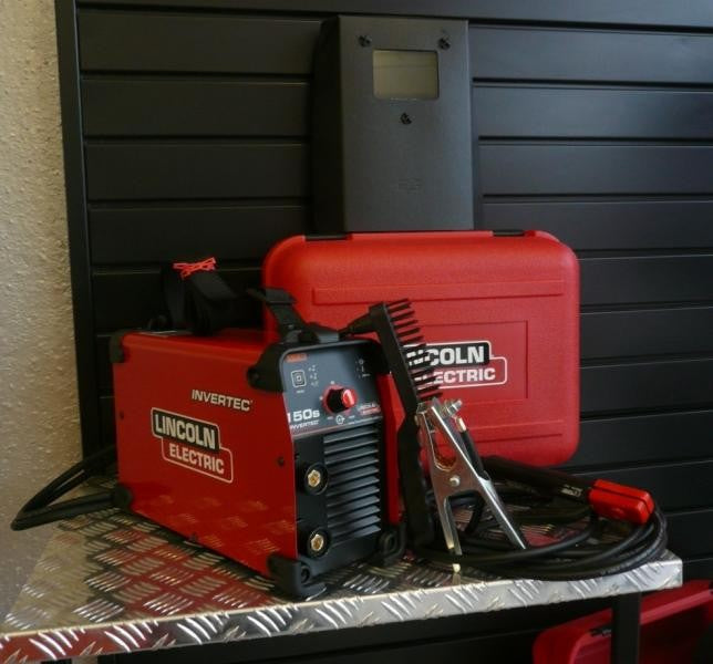Saldatrice inverter Lincoln Electric Invertec 150S (140 A) con KIT completo pronta all'uso