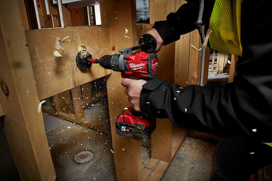 Milwaukee M18 FPD2 - Trapano avvitatore 18V Fuel, 2 batterie da 5.0Ah in FORATURA NEL LEGNO