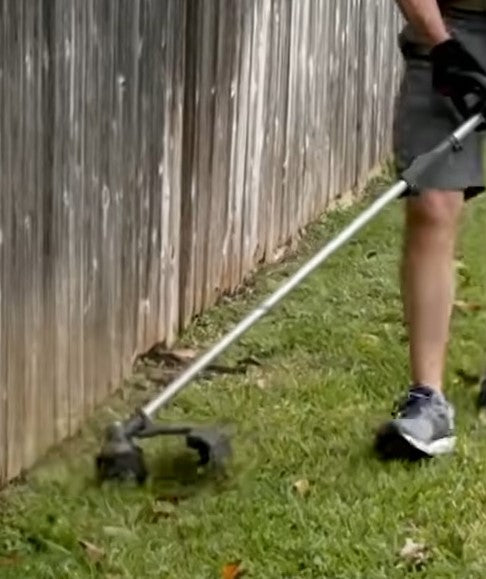 Milwaukee M18 FOPH-LTA - Decespugliatore accessorio per Milwaukee M18 FOPH-0 utilizzo in campo