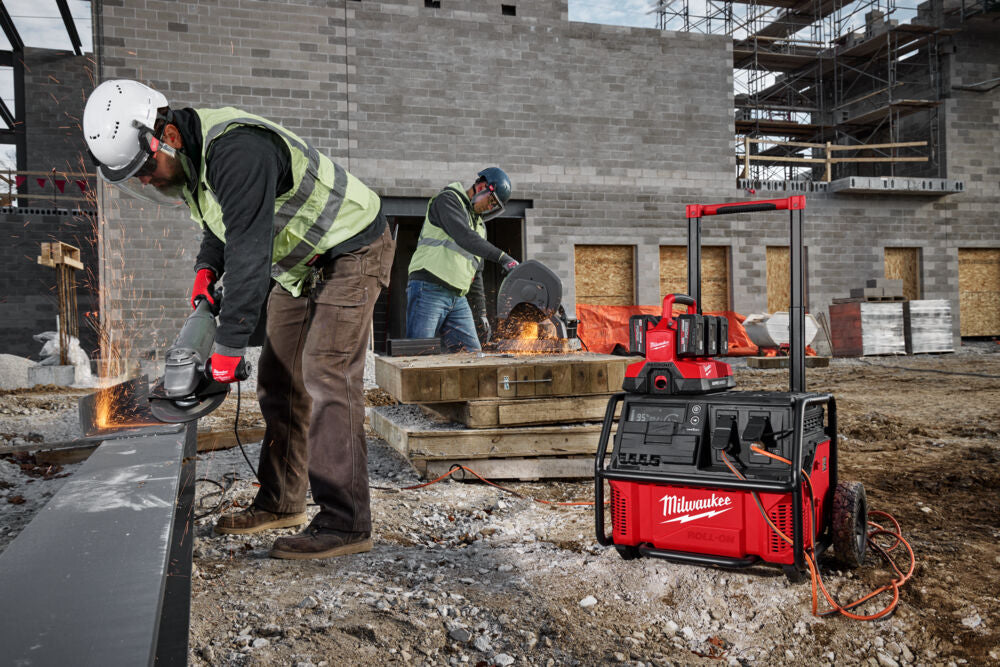 Milwaukee IRPSUOP2500 - Generatore Packout a batteria potenza di picco di 7200 / continui 3600 W