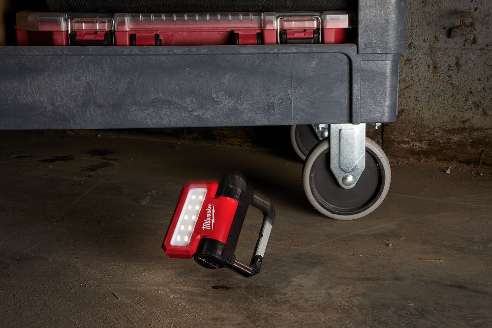 Milwaukee L4 FFL-201 - Torcia tascabile a faro 550l ricaricabile con USB cod. 4933479766