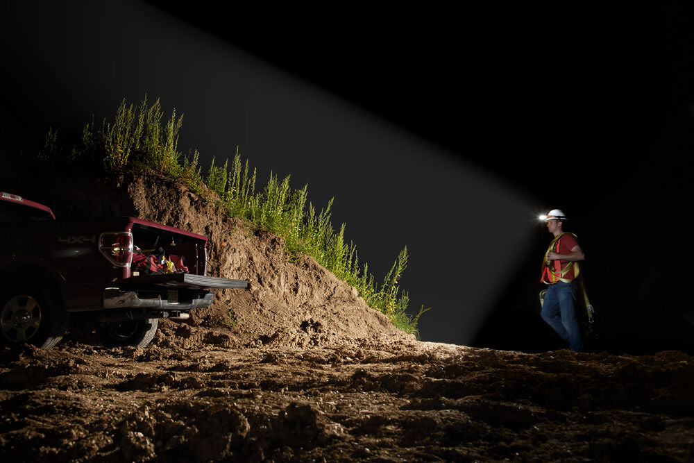 Milwaukee L4 HL-301 - Lampada frontale ricaricabile con USB - 475 Lumens 