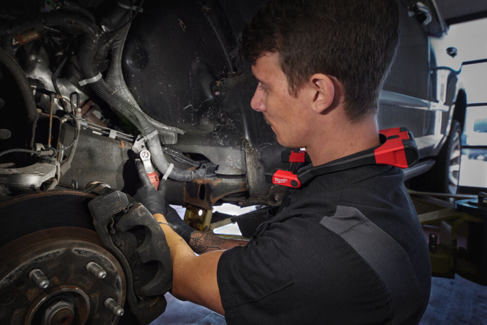 Milwaukee L4 NL400-301 - Torcia da collo regolabile e ricaricabile USB - 400 lumen