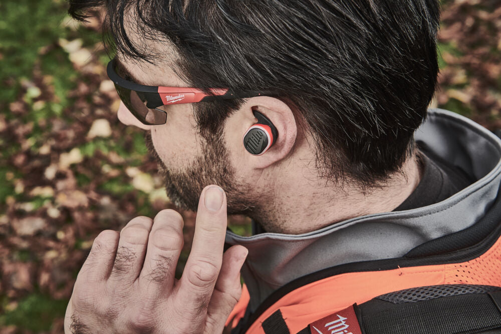 Milwaukee L4 RLEPB-301 - Cuffie auricolari ricaricabili USB con bluetooth - protezione udito SNR 32db