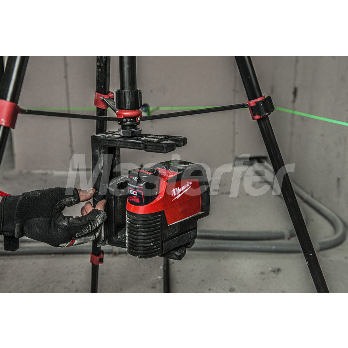Milwaukee M12 CLLP-301C utilizzo in cantiere 2