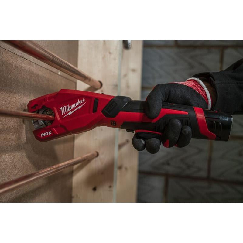 Milwaukee M12 PCSS-202C - Tagliatubi a batteria 12V per acciaio inox Raptor, 2 batterie 2Ah