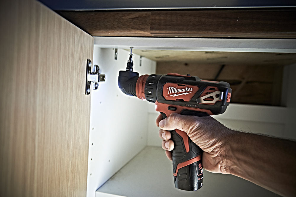 Milwaukee M12 BDDXKIT-202C - Trapano avvitatore a batteria 12V con mandrini intercambiabili 