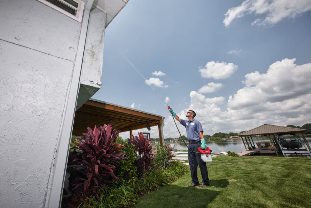 Milwaukee M12 BHCS3L-201 - Pompa irroratrice a batteria 12V per agenti chimici - 1 x 2Ah