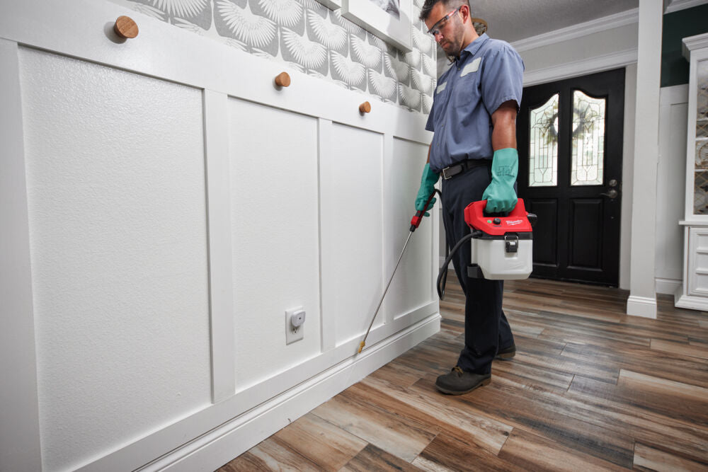 Milwaukee M12 BHCS3L-201 - Pompa irroratrice a batteria 12V per agenti chimici - 1 x 2Ah