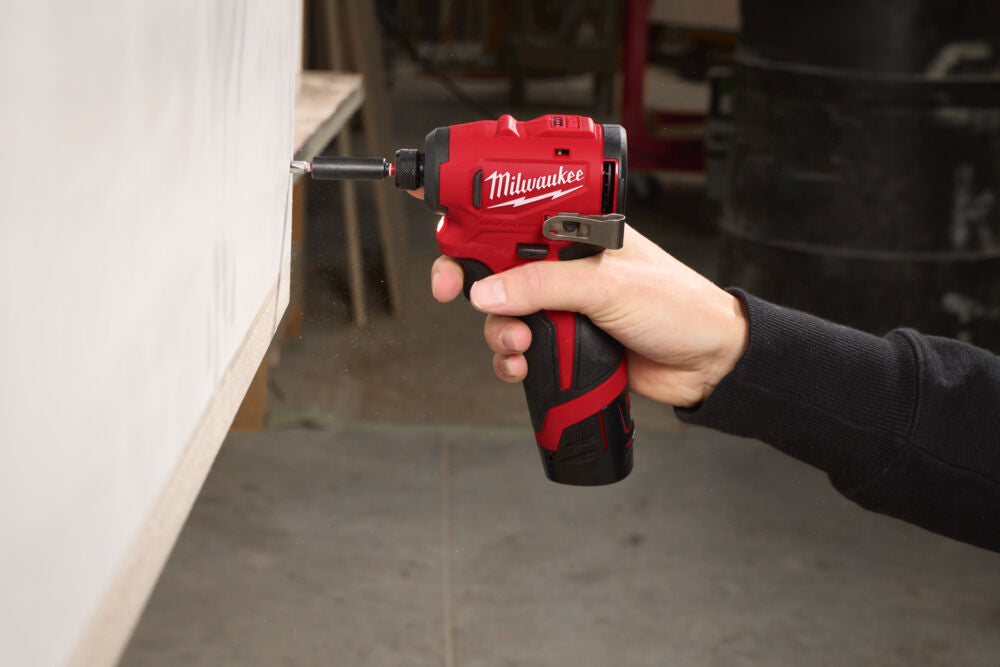 Milwaukee M12BLIDRC-202C - Avvitatore a impulsi a batteria 12V attacco da 1/4" - 2 x 2Ah 