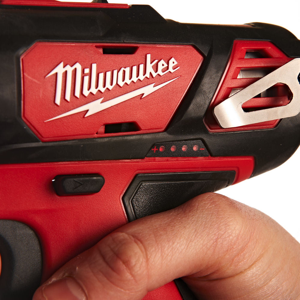 Milwaukee M12BPD-202C - Trapano avvitatore a batteria 12V con percussione - 2 Batterie 2Ah