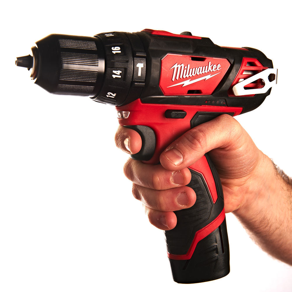 Milwaukee M12BPD-202C - Trapano avvitatore a batteria 12V con percussione - 2 Batterie 2Ah