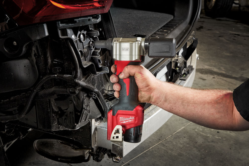 Milwaukee M12 BPRT-401B - Rivettatrice a batteria 12V - 1 batteria da 4Ah in borsone