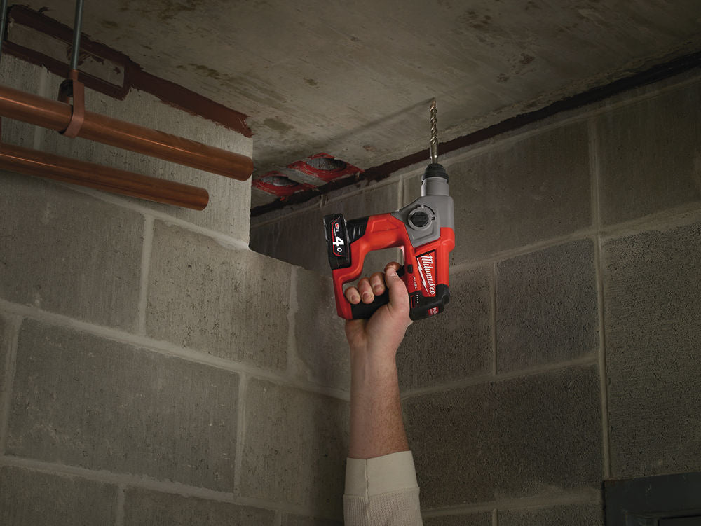 Milwaukee M12 FPP2BP-602X - Kit a batteria 12V - Tassellatore CH e Avvitatore a impulsi FIWF12