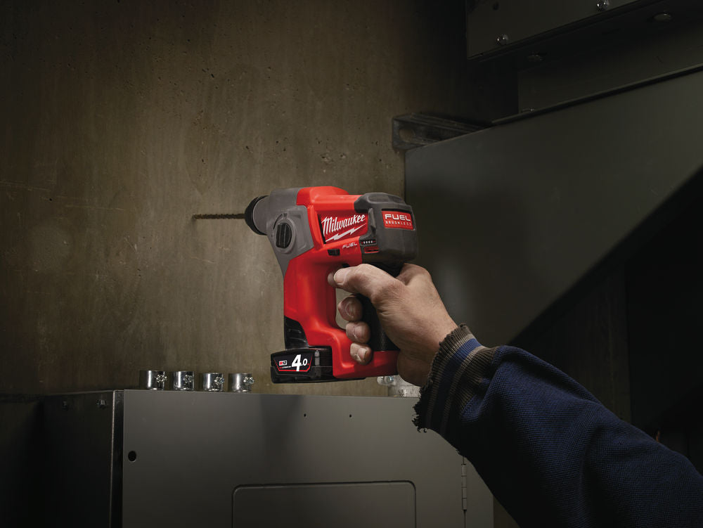 Milwaukee M12 FPP2BP-602X - Kit a batteria 12V - Tassellatore CH e Avvitatore a impulsi FIWF12