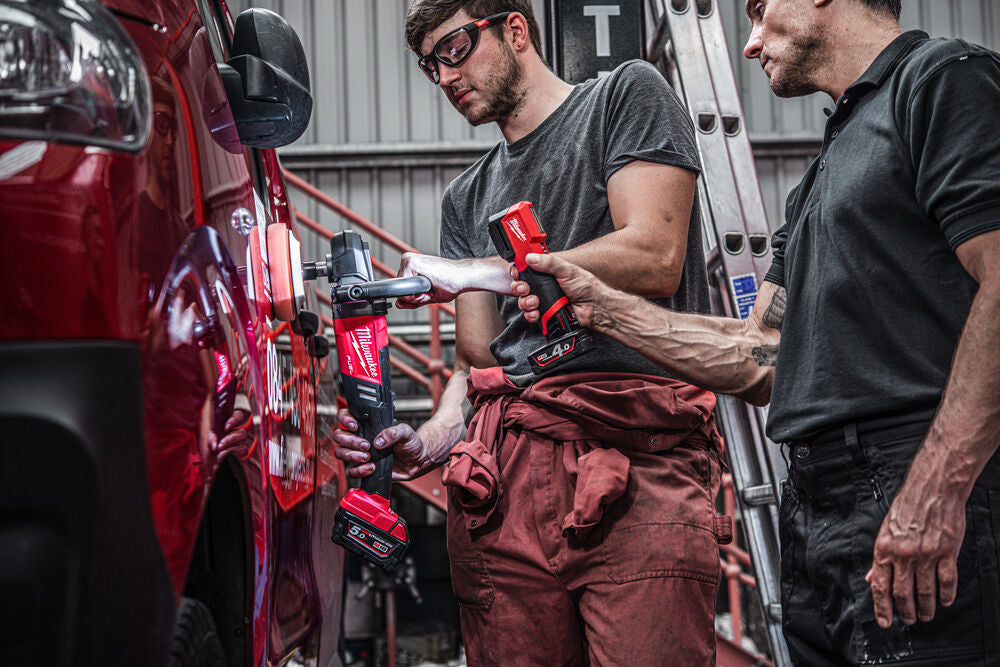Milwaukee M12 CML-401 - Lampada per controllo colore a batteria 12V 4Ah -1000 lumens