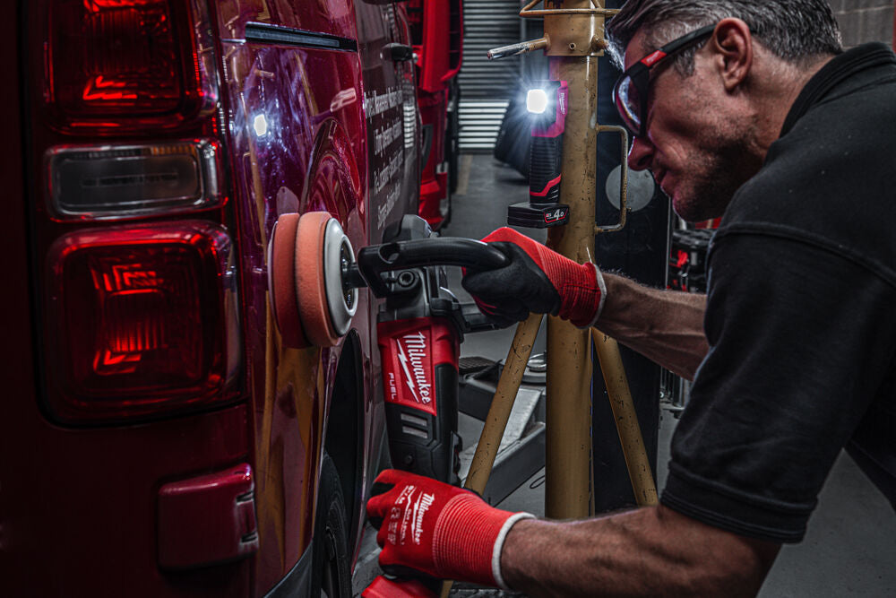 Milwaukee M12 CML-401 - Lampada per controllo colore a batteria 12V 4Ah -1000 lumens