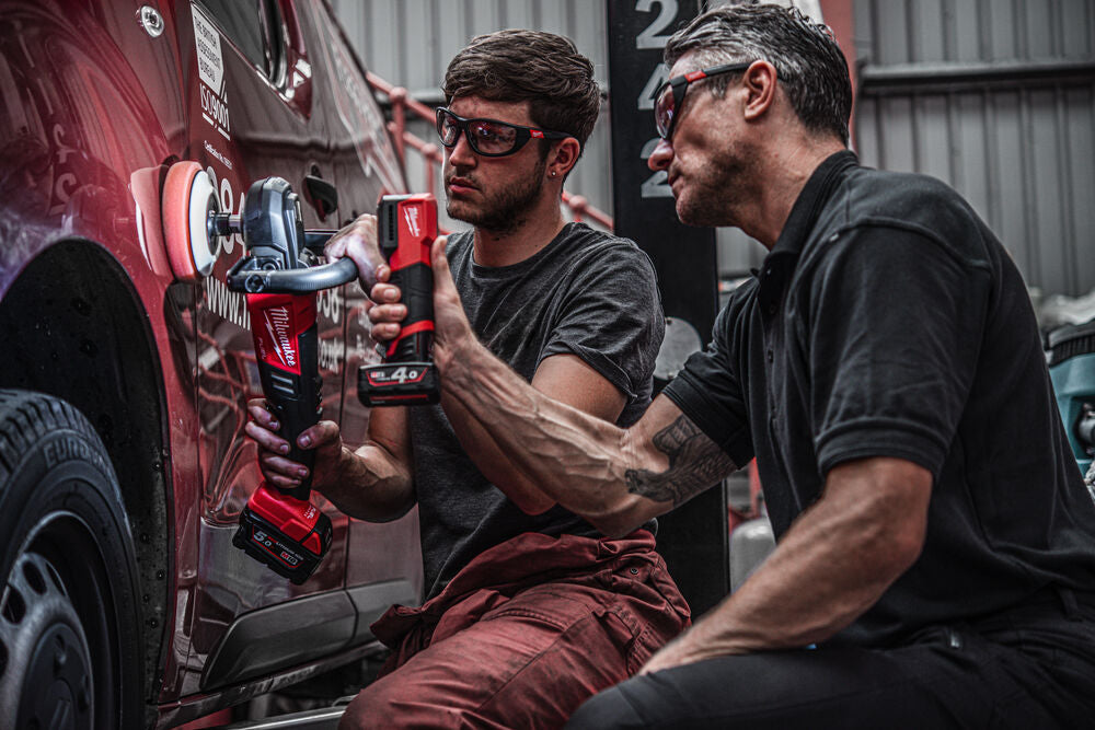 Milwaukee M12 CML-401 - Lampada per controllo colore a batteria 12V 4Ah -1000 lumens
